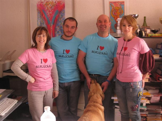 En tenue de "I love Beaujolais"  pour la préparation du BEAUJOLAIS PRIMEUR