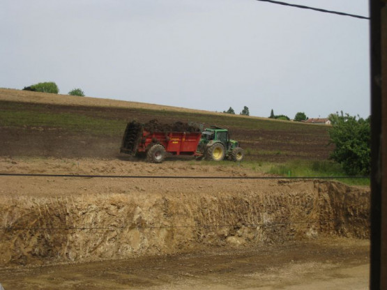 PLANTATION DES NOUVELLES VIGNES DE GAMAY - JUIN 2014
