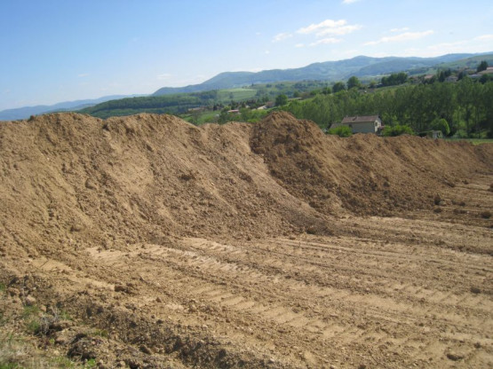 ARRACHAGE-TERRASSEMENT FUTUR CUVAGE-NOUVELLES VIGNES MAI JUIN 2014