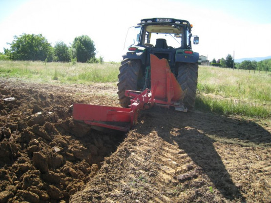 PLANTATION DES NOUVELLES VIGNES DE GAMAY - JUIN 2014