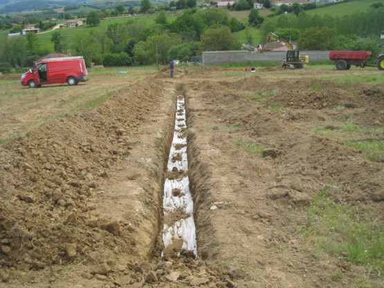 UN GROS TRAVAIL DE DRAINAGE DANS LES NOUVELLES VIGNES
