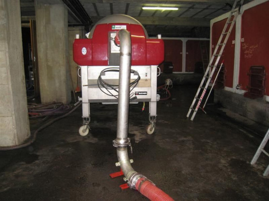 Pressing at the vatroom in Saint-Vérand - October 2010