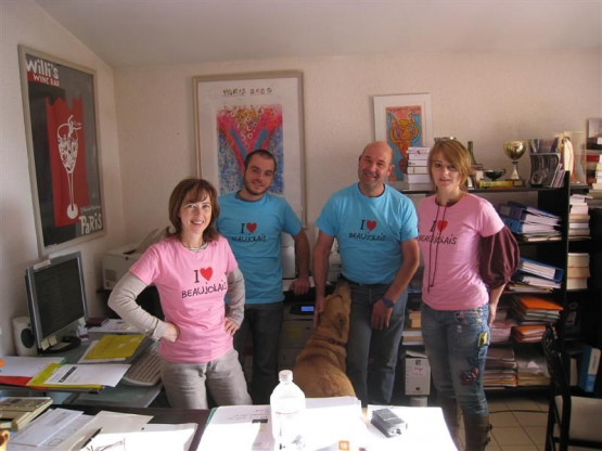 En tenue de "I love Beaujolais"  pour la préparation du BEAUJOLAIS PRIMEUR