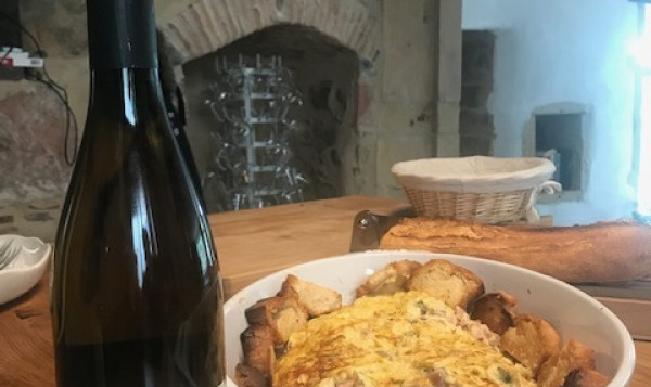 A VOS PAPILLES POUR NOTRE DEUXIEME REPAS VENDANGES : OMELETTE AU BEAUJOLAIS BLANC