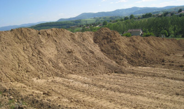 ARRACHAGE-TERRASSEMENT FUTUR CUVAGE-NOUVELLES VIGNES MAI JUIN 2014